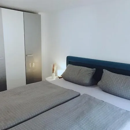 Sleep Well - Tempur Beds- Neu - Lage - Free Parking - Wifi Daire