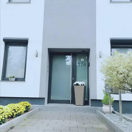 Sleep Well - Tempur Beds- Neu - Lage - Free Parking - Wifi Apartment *