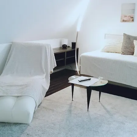 Sleep Well - Tempur Beds- Neu - Lage - Free Parking - Wifi Apartment