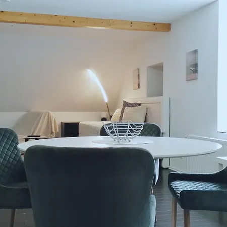 Sleep Well - Tempur Beds- Neu - Lage - Free Parking - Wifi Daire