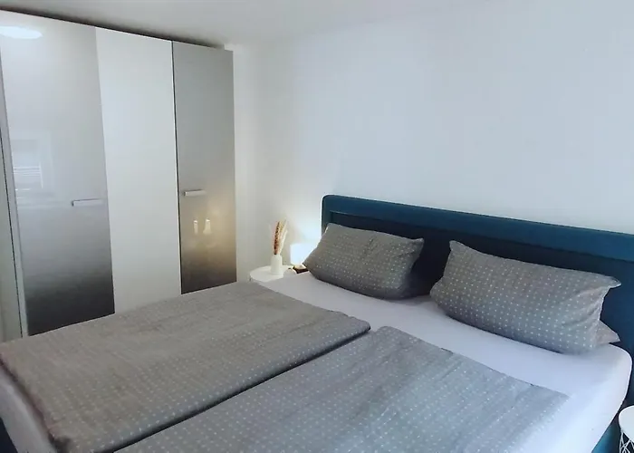 Sleep Well - Tempur Beds- Neu - Lage - Free Parking - Wifi Appartement