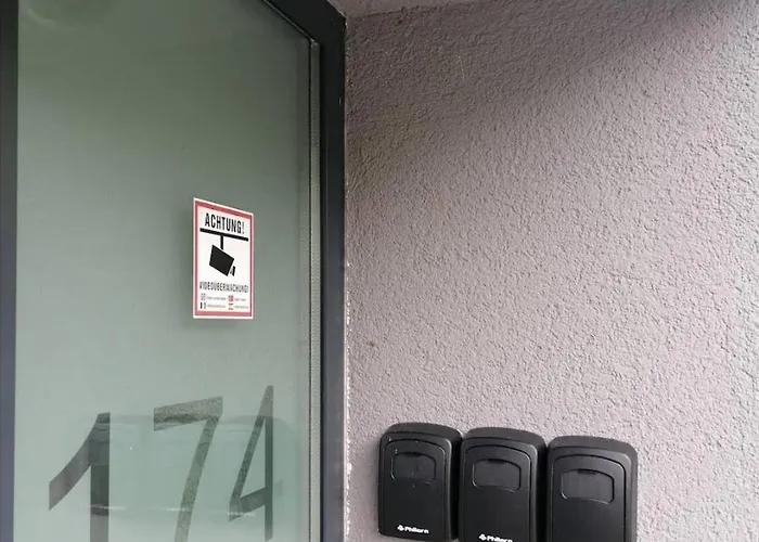 Sleep Well - Tempur Beds- Neu - Lage - Free Parking - Wifi Appartement